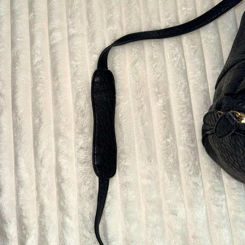 Black Leather Handbag - Picture 5 of 7
